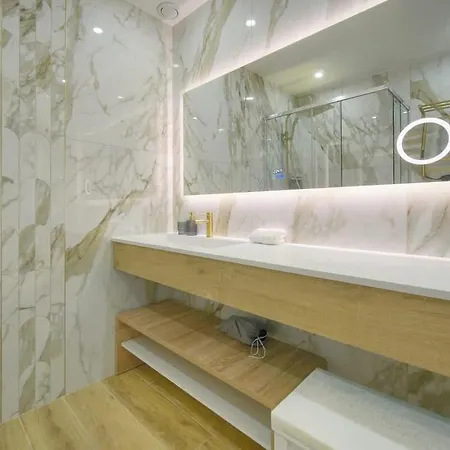 Tiffany Luxury 4bdr And 4bath Next To Palais Apartment *