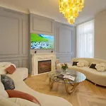 Tiffany Luxury 4bdr And 4bath Next To Palais Appartement