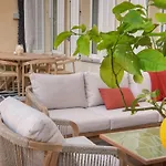 Tiffany Luxury 4bdr And 4bath Next To Palais Appartement *