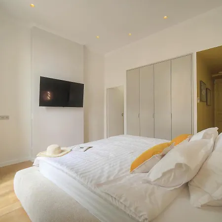 Lejlighed Tiffany Luxury 4bdr And 4bath Next To Palais